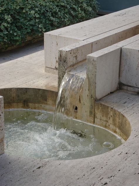 Fort Worth, Texas Architect: Louis I. Kahn Completed 1972 Kimbell Art Museum, Urban Landscape Design, Garden Waterfall, Concrete Architecture, Water Features In The Garden, Water Element, Architecture Office, Fort Worth Texas, Water Design