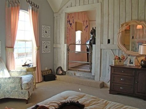 I love this equestrian style girl's bedroom that has more elegance and femininity than your typical horse -crazy kid's bedroom. Cowgirl Theme Bedrooms, Equestrian Bedroom, Horse Girls Bedroom, Horse Themed Bedrooms, Horse Bedroom, Cowgirl Bedroom, Cowgirl Room, Horse Room, Diy Horse