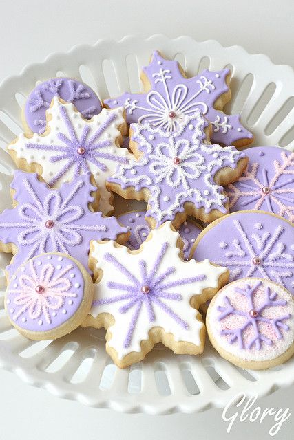 Purple Snowflake Cookies. Snowflake Christmas Cookies, Buttery Sugar Cookies, Winter Cookie, Snowflake Cookies, Decorated Sugar Cookies, Pretty Cookies, Xmas Cookies, Christmas Sugar Cookies, Christmas Cookies Decorated