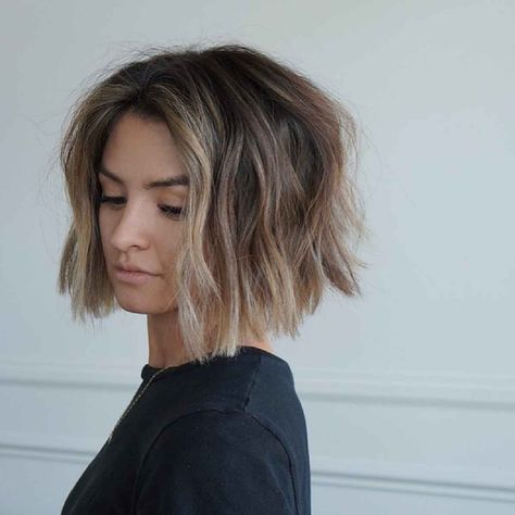 15 Cutest Chin-Length Layered Bobs for a Fresh, Short Look Chin Length Hair Highlights, Chin Length Hair Balayage, Chin Length Hair Color Ideas, Balayage Bob Fine Hair, Choppy Bob Hairstyles Chin Length, Layered Bob Chin Length, Chin Length Hair Thick, Chin Length Lob Haircut, Short Above Chin Haircut