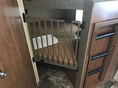 Camper Bunk Bed Ideas, Bunk Bed Rail, Camper Bunk Beds, Rv Bunk Beds, Stairs Metal, Camper Organization Rv Living, Bunk Bed Safety, Diy Baby Gate, Camper Beds