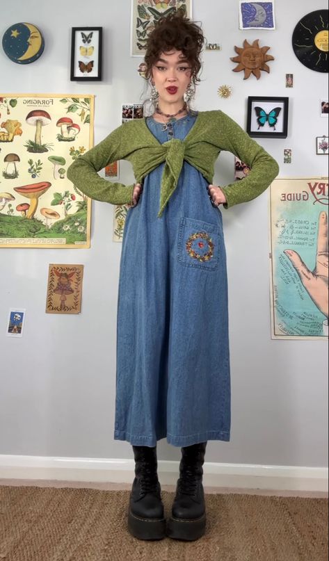 Art Teacher Outfits, 70s Inspired Outfits, Teacher Fits, Teacher Aesthetic, Random Outfits, Dream Fashion, Teacher Outfit, Teacher Style, Green Outfit