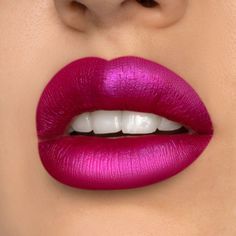 Metallic Liquid Lipstick, Lip Art Makeup, Metallic Liquid, Metallic Lipstick, Beautiful Lipstick, Kissable Lips, Lips Shades, Glitter Lips, Hot Lips