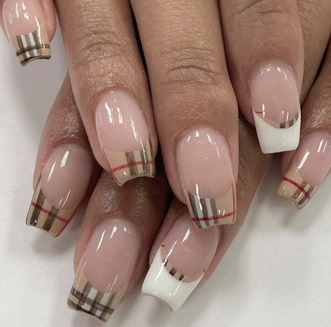 nude classic trendy 2022 nail trending now nail designer elegant neutral nails Burberry Nails, Nail Ink, Plaid Nail Art, Nye Nails, Stilleto Nails Designs, Nails French Tip, Finger Art, Punk Nails, Plaid Nails