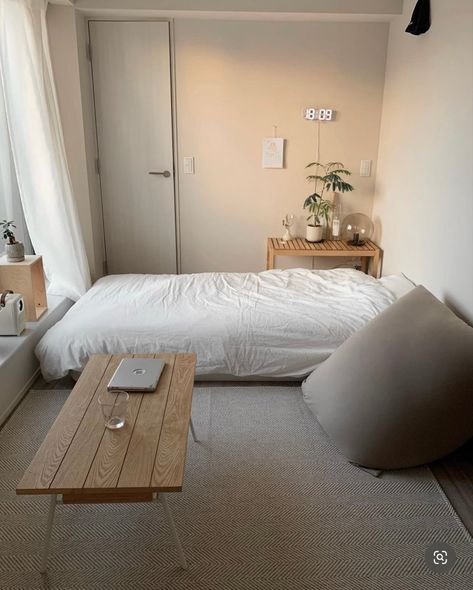 Japanese Minimalism Bedroom, Japanese Style Studio Apartment, Minimalist Japanese Bedroom, Japanese Minimalist Bedroom, Bedroom Japanese Style, Japanese Inspired Bedroom, Japan Room, Small Room Interior, Bedroom Decoration Ideas