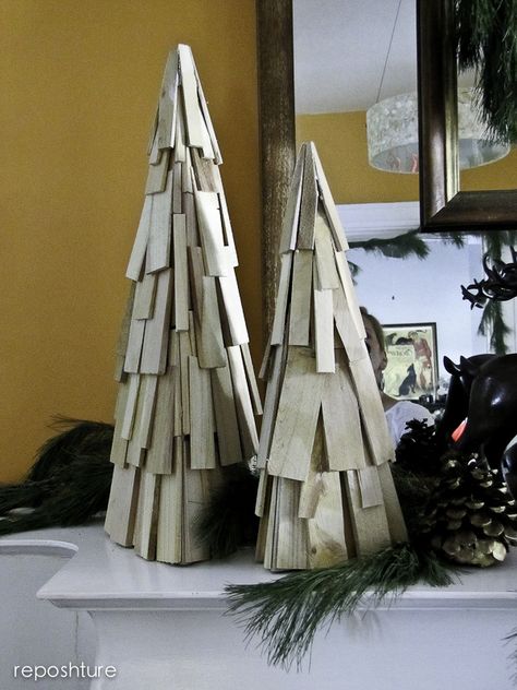 Christmas Tree Made Out Of Shims, Shim Christmas Tree, Shim Crafts, Alternative Christmas Trees, Christmas Trees Ideas, Holiday Wood Crafts, Rustic Wood Projects, Rustic Wood Crafts, Shabby Tree