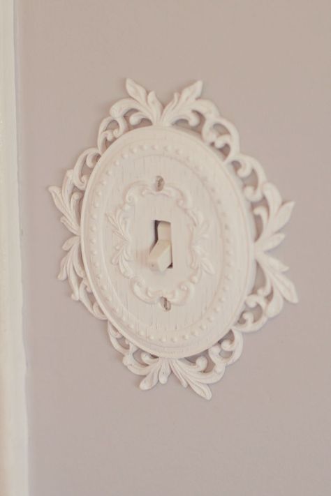 Light switch cover - would adorable in a little girl's room! Camera Shabby Chic, Commode Shabby Chic, Baños Shabby Chic, Cocina Shabby Chic, Muebles Shabby Chic, Chic Bedroom Design, Shabby Chic Design, Decoration Shabby, Estilo Shabby Chic