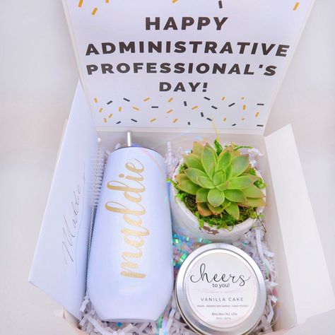 Secretary Gift Basket, Administrative Professionals Day Decor, Admin Day Gift Ideas, Administrative Professionals Day Gifts Ideas, Administrative Day Gift Ideas, Admin Professionals Day Gift Ideas, Secretary Day Gift Ideas, Administrative Professionals Day Gifts, Admin Professionals Day