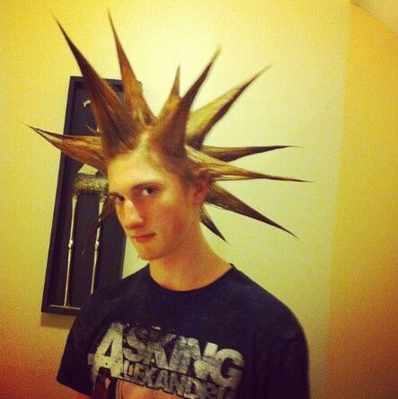 Liberty Spikes With Bangs, Liberty Spikes Men, Punk Liberty Spikes, Liberty Spikes Hair, Spike Hairstyle, Yuh Huh, Liberty Spikes, Funky Artwork, Punk Spikes