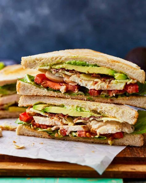 This chicken club sandwich is crazy simple to make. With minimal prep, it only takes 5 minutes to throw together-- perfect for busy mom life! Chicken Club Sandwich Recipes, Stovetop Burgers, Chicken Club Sandwich, Slow Cooker Sloppy Joes, Club Sandwich Chicken, Club Sandwich Recipes, Crockpot Appetizers, Buffalo Chicken Sandwiches, Chicken Club