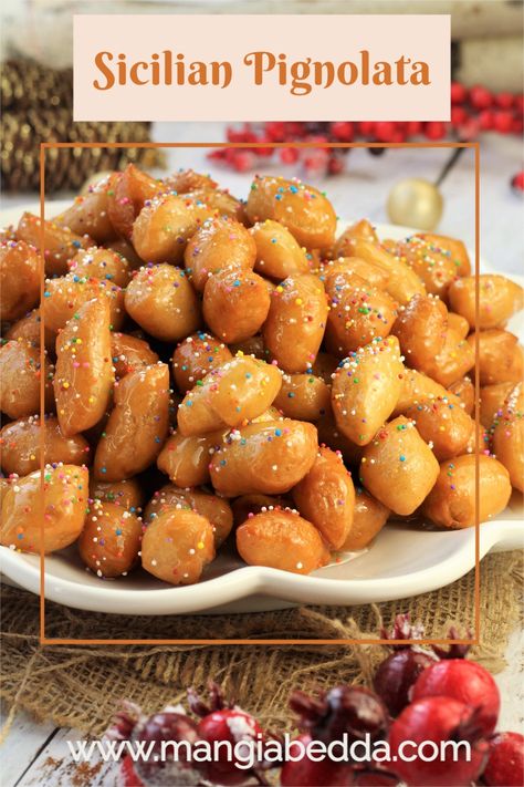 Mangia Bedda Recipes, Pinole Recipe, Sicilian Desserts, Honey Balls Recipe, Sicilian Christmas, Mangia Bedda, Honey Balls, Italian Christmas Cookie Recipes, Italy Recipes