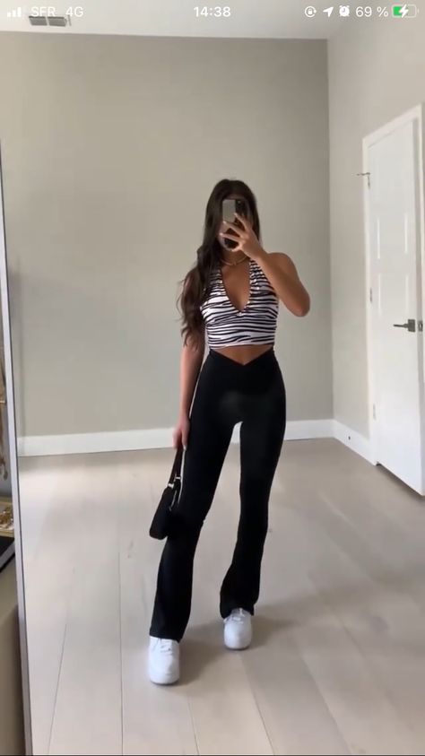 Black Flare Pants Outfit Summer, Flare Outfit, Pants Outfit Summer, Fit Club, Pants Fit, Flared Pants, Cute Everyday Outfits, Cute Simple Outfits, Outfit Goals