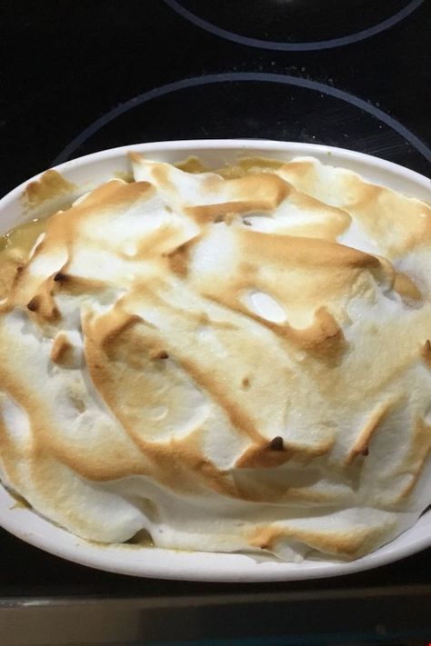 Banana Pudding with Meringue | "Being from the deep South I grew up with this recipe. My mother used to make it for church socials and family reunions. " #dessertrecipes #dessertideas #sweettreats Banana Pudding With Meringue, Hot Puddings, Cozy Recipes, No Bake Banana Pudding, Homemade Banana Pudding, Banana Dessert Recipes, Homemade Pudding, Meringue Recipe, Banana And Egg