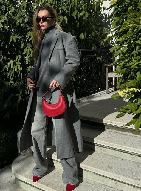 Red Coat Outfit Winter, Minimal Outfit Winter, Red Outfit Winter, Outfit For Autumn, Grey Outfits, Looks For Spring, Winter Coat Outfits, Summer Office Outfits, Elegant Classy Outfits