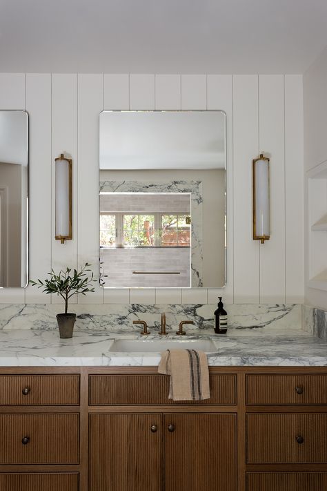 In Los Gatos, CA, Ling Law Creates a Modern Organic Sanctuary | Rue California Contemporary Bathroom, Dreamy Master Bathrooms, Marie Flanigan Bathroom, Light And Dwell Bathroom, Organic Master Bath, Nancy Meyers Bathroom Aesthetic, Amber Lewis Bathroom, Southern Living Bathroom, Cool Toned Bathroom