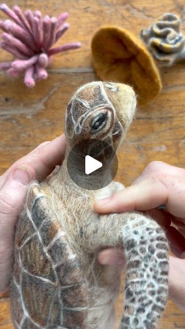 Needle Felting Diy Tutorials, Felt Turtle, Fibre Artist, Felt Sculpture, Felting Diy, Needle Felting Tutorial, Sea Turtle Art, Felted Art, Needle Felting Diy