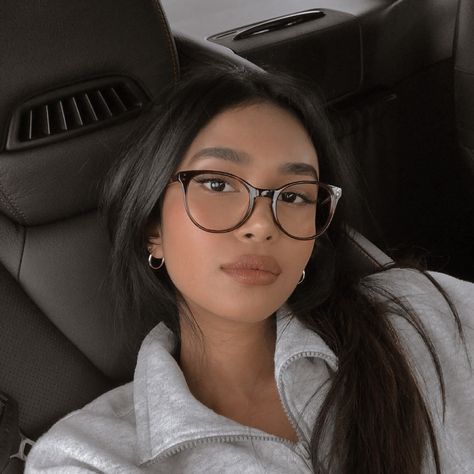 Mishti Rahman, Brunette Glasses, Glasses Inspiration, Brown Glasses, Mirror Selfie Poses, Make Up Inspo, Brunette Girl, Girls With Glasses, Brown Girl