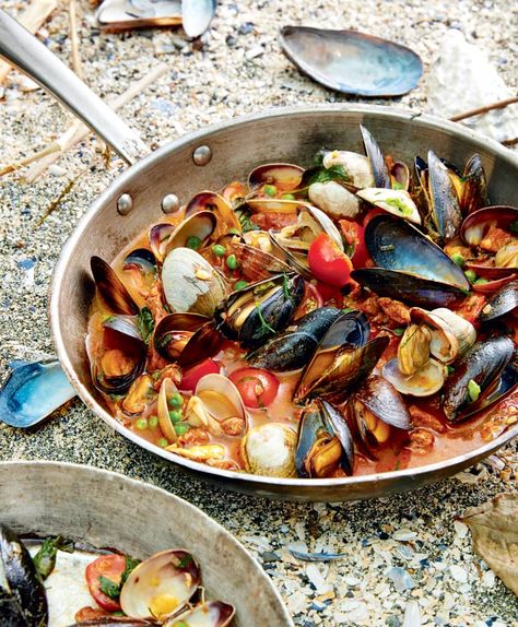 Phyllo Tart, Seafood Stew Recipes, Paleo Seafood Recipes, Mussels Recipe, Seafood Entrees, Best Seafood Recipes, Healthiest Seafood, Chorizo Sausage, Clam Recipes