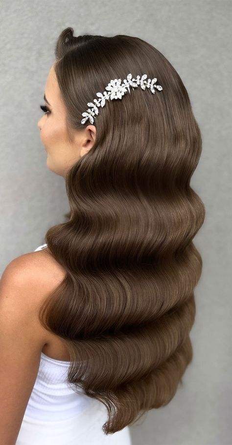 hollywood glam hair down, hollywood hairstyle, hollywood waves, bridal hollywood waves hair down Deep Side Part Hollywood Waves, Fale Hollywood, Hollywood Glam Hairstyles, Bride Hollywood Waves, Hollywood Hairstyle, Trendy Eye Makeup, Pin Up Hairstyles, Colorful Eye Makeup Tutorial, Hollywood Glam Hair