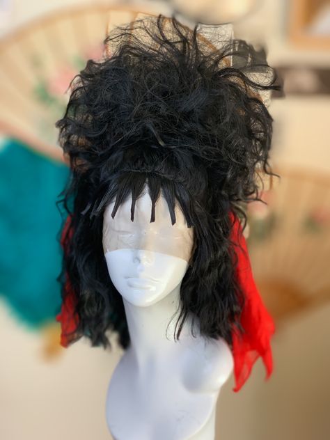 Beetle Juice Hair, Lydia Hairstyles Beetlejuice, Beetlejuice Hairstyle, Tim Burton Hair, Tim Burton Hairstyles, Villain Hairstyles, Beetlejuice Hair, Beetlejuice Wig, Lydia Beetlejuice