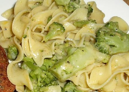 Egg Noodle Side Dish, Egg Noodles Recipes, Egg Noodle Dishes, Pasta And Broccoli, Egg Noodles Recipe, Cheese Broccoli, Broccoli Side Dish, Egg Noodle Recipes, Noodle Casserole Recipes