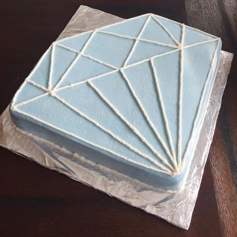 Diamond Shaped Cake, Diamond Theme Cake, Gem Cake Ideas, Diamond Cake Birthday, Diamond Birthday Theme, Diamond Birthday Cake, Bridgerton Theme, Diamond Cake, Diamond Birthday