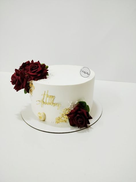 Anniversary cake Gold Anniversary Cake, Simple Anniversary Cakes, Anniversary Cake Designs, Gold Leaf Cakes, Wedding Anniversary Cake, White Wedding Cakes, Simple Wedding Cake, Gold Anniversary, Anniversary Cake