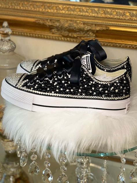 Rhinestone Converse, Bedazzled Shoes Diy, Bride Sneakers, Converse Design, Converse Wedding Shoes, Bedazzled Shoes, Custom Sneakers Diy, Bling Converse, Pretty Sneakers