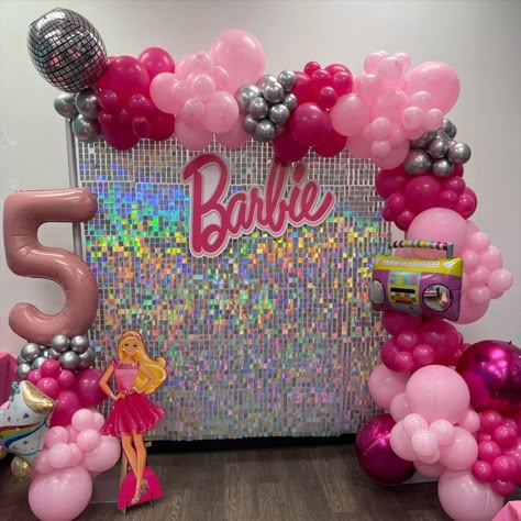 Pink Birthday Cake Ideas, Girls Barbie Birthday Party, Barbie Themed Birthday Party, Barbie Themed Cake, Barbie Decorations, Barbie Pool Party, Pink Birthday Cake, Barbie Party Decorations, Barbie Theme Party