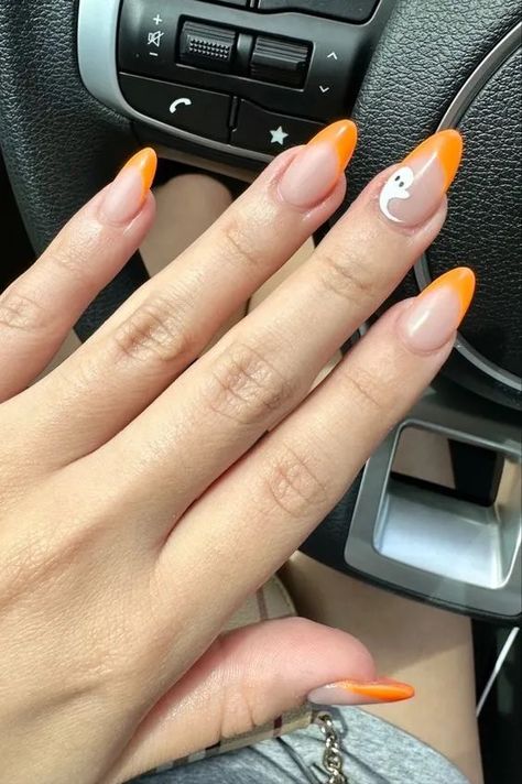 The Ultimate Halloween Nails Inspiration Almond Nails Design Halloween, Nail Designs For Halloween Easy, Fall Almond Nails Pumpkin, Cute Almond Nails Halloween, Fall And Halloween Nail Ideas, Almond Pumpkin Nails, Cute Halloween Nails Short Almond, Cut Halloween Nails, Fall Simple Nail Ideas