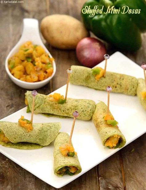 Stuffed Mini Dosas recipe, Indian Chaat Recipes Dosa Plating Ideas, South Indian Starters, Indian High Tea Snacks, Indian High Tea Ideas, Tea Time Snacks Easy, Diwali Snacks Ideas, Dosas Recipe, Indian High Tea, Indian Chaat