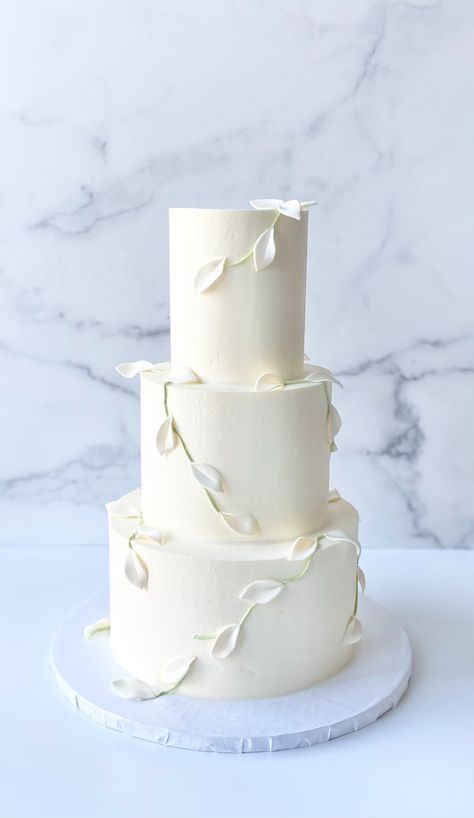 Simple Wedding Cake Gold Accent, Super Simple Wedding Cake, Simple Elegant Wedding Cakes 3 Tier, Small Wedding Cakes Simple Classy, Simple Elegant Wedding Cakes, Simple Wedding Cake Designs, Wedding Cake Ideas Simple, Wedding Cake With White Roses, Minimal Wedding Cake