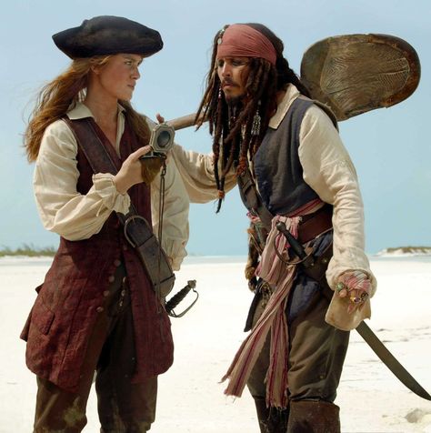 Keira Knightley Pirates, Elisabeth Swan, Pirate Costumes, Kaptan Jack Sparrow, Elizabeth Swann, Jack And Elizabeth, Keira Knightly, Pirate Outfit, Captain Jack Sparrow