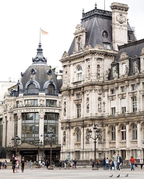 Old French Buildings, Paris Buildings Aesthetic, Parisian House Exterior, Castle Environment, Paris Buildings, Architecture Photography Buildings, French Buildings, Parisian House, Europe Architecture