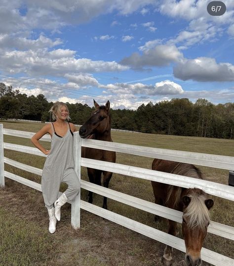 Ellie Thumann, Ends Of The Earth, Girl Fits, Insta Inspo, Summer Fits, Farm Girl, Photo Idea, Horse Girl, Country Girl