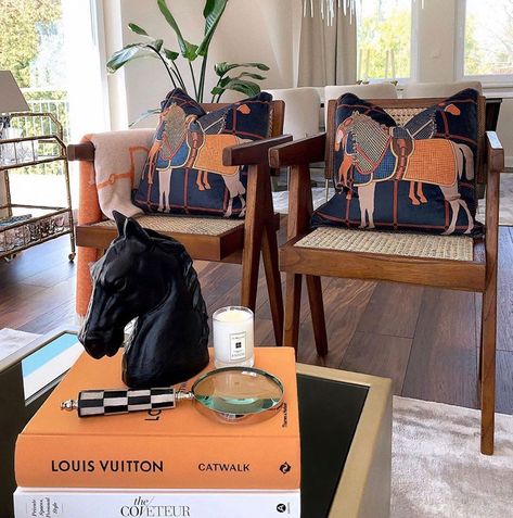 Adamsbro Equestrian on Instagram: “Love this setting by @aydahadi #retrostyle #vintagestyle #interior_and_living #homedecor#equestrianstyle #equestrianhomedecor#cushions…” Hermes Interior Design Home, Hermes Decor Interior Design, Hermes Home Decor Interior Design, Equestrian Decor Living Rooms, Horse Decor Living Room Equestrian Style, Hermes Interior Design, Equestrian Interior Design, Equestrian Chic Decor, Equestrian Interior