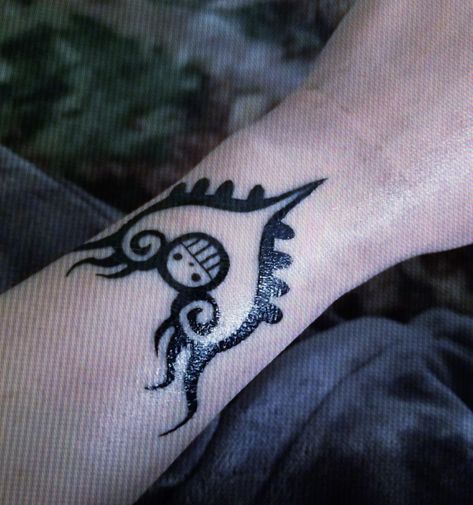 Anime Heart Tattoo, Trafalgar Law Tattoo Ideas, Pirates Tattoo, Corazon One Piece, Law Tattoo, Pirate Symbols, Heart Pirates, Pirate Tattoo, One Piece Tattoos