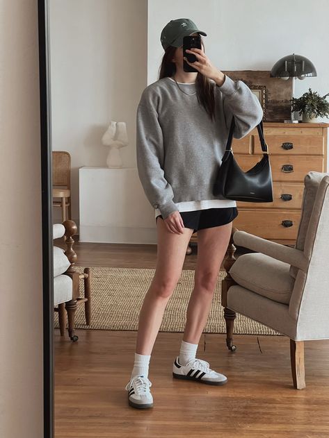 Samba Fits, Sambas Outfits, Adidas Samba Outfit Women, Sambas Adidas Women Outfit, Samba Outfits, Adidas Outfits, Casual White Sneakers, Brunch Outfit Spring, Looks Adidas