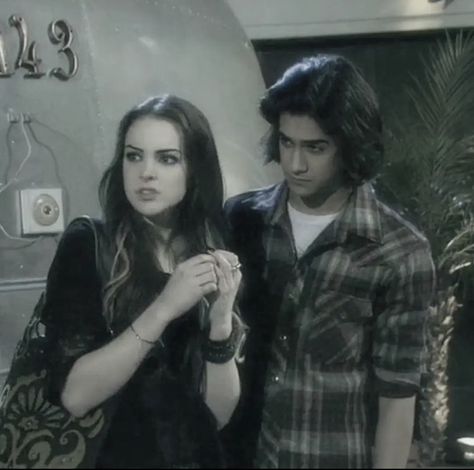 Iphone Background Vintage, Jade And Beck, Beck Oliver, Love Comes Back, Jade West, Avan Jogia, Liz Gillies, Elizabeth Gillies, Tv Show Outfits