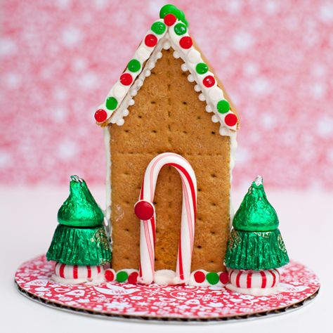 6 Sweet and Simple Gingerbread House Alternatives Graham Cracker House, Graham Cracker Gingerbread House, Cracker House, Gingerbread House Party, Gingerbread House Parties, Gingerbread Creations, Gingerbread House Designs, Nut Allergy, Gingerbread Ideas