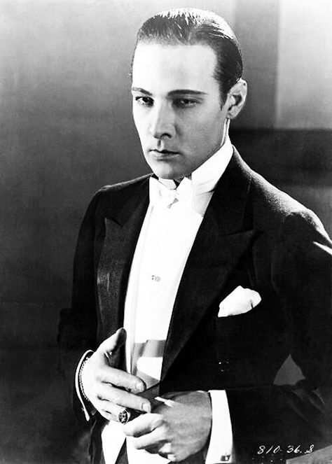 Rudolph Valentino in a scene from Cobra, 1925. Valentino Tango, Rudolph Valentino, Christopher Plummer, Horsemen Of The Apocalypse, Anthony Perkins, Myrna Loy, Silent Film Stars, Tony Curtis, Jerry Lewis