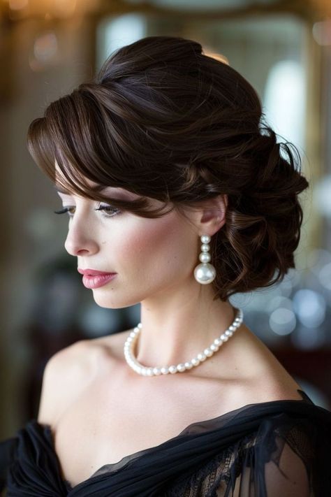 Old Hollywood Updo, Brown Hair Inspiration, Mob Boss, Short Shaved Hairstyles, Chic Short Hair, Vacation Hairstyles, Hollywood Hair, Mob Wife, Side Bangs