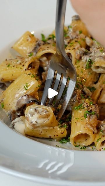 Alfredo Rigatoni, Mushroom Alfredo, Cozy Dinner, Mushroom Pasta, Pasta Salads, Creamy Mushrooms, Easy Pasta Recipes, Idee Pasto Sano, Rigatoni