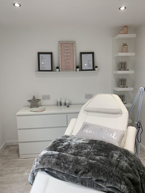 Lash Room Ideas Small Spaces, Room Ideas Small Spaces, Massage Room Design, Lash Room Ideas, Tech Room, Lash Room Decor, Beauty Room Salon, Home Beauty Salon, Spa Studio