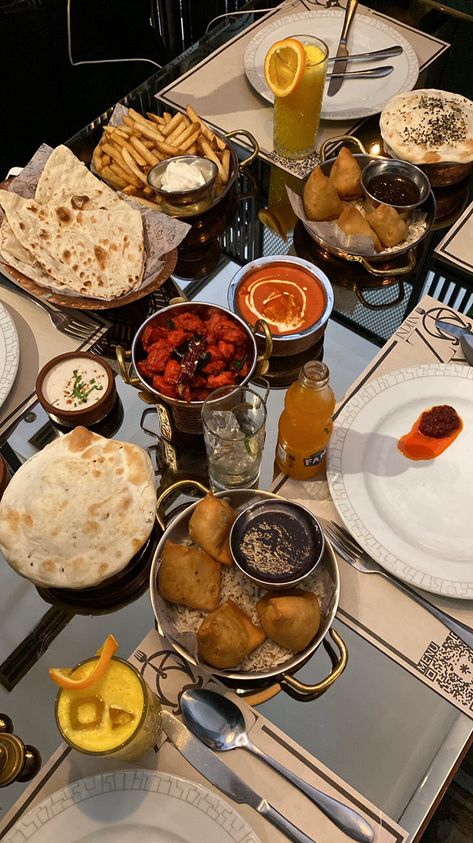 Indian Restaurant Snap, Lunch Pictures Instagram, Lunch Snapchat, Dinner Date Aesthetic, Lunch Snap, Sleepover Food, Delicacy Food, Food Places, Snap Food