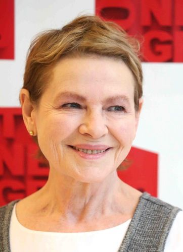 Oscar Winner Dianne Wiest Reveals She Can't Afford Her Rent Diane Wiest, Pretty Short Haircuts, Short Haircuts Ideas, Dianne Wiest, Female Heroes, Pixie Haircut Ideas, Female Image, Haircuts Ideas, Female Hero