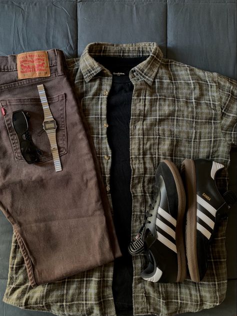 Simple fall outfit Mens Downtown Outfit, Worker Outfit Men, Cozy Mens Outfits, Brown Pants Men Outfit, Grandpa Core Outfits Men, Brown Shoes Outfit Men, Grunge Fashion Men, Brown Pants Outfit Men, Black Brown Outfit