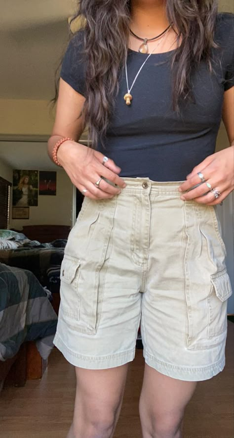 i love cargo shorts Kakhi Short Outfits, Khaki Cargo Shorts Outfit Women, Women Cargo Shorts Outfit, Cargo Bermuda Shorts Outfit Women, Long Cargo Shorts Outfits Women, Beige Cargo Shorts Outfit, Khaki Shorts Outfit Aesthetic, Brown Cargo Shorts Outfit, Khaki Cargo Shorts Outfit