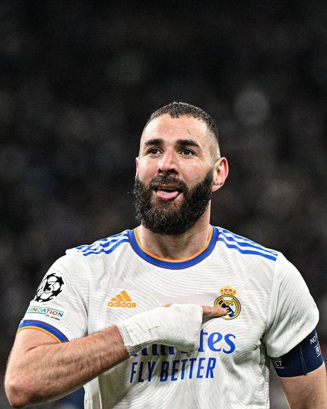 Real Madrid History, Crying Kids, Spanish Sides, Long Hair Beard, Real Madrid Team, Transfer News, European Football, كريستيانو رونالدو, Paris Saint-germain