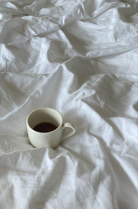 Bed With Coffee, Coffee On Bed Aesthetic, Coffee Bed Aesthetic, Coffee In Bed Aesthetic, Coffee On Bed, Eating In Bed, Coffee Shoot, Spain Life, Tea In Bed